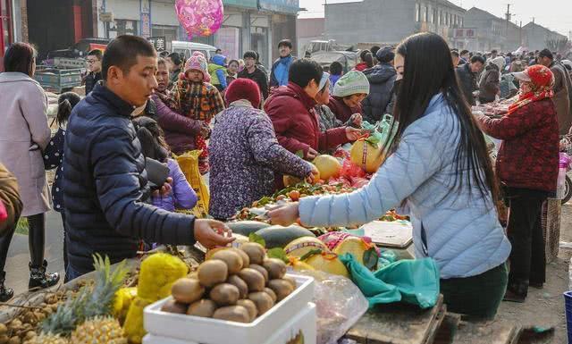 地摊卖啥好又赚钱：月入两万的6种地摊商品